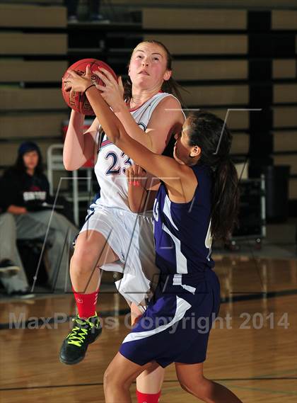 Thumbnail 3 in Shadow Hills vs. Samuel Robertson Canada (MaxPreps Holiday Classic) photogallery.
