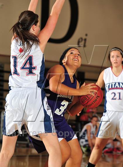 Thumbnail 1 in Shadow Hills vs. Samuel Robertson Canada (MaxPreps Holiday Classic) photogallery.