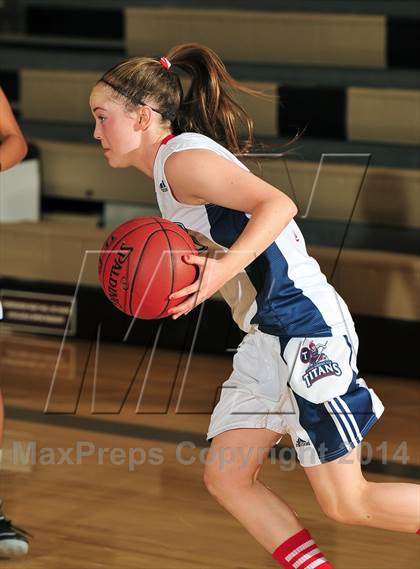Thumbnail 2 in Shadow Hills vs. Samuel Robertson Canada (MaxPreps Holiday Classic) photogallery.