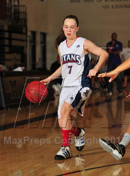 Thumbnail 2 in Shadow Hills vs. Samuel Robertson Canada (MaxPreps Holiday Classic) photogallery.