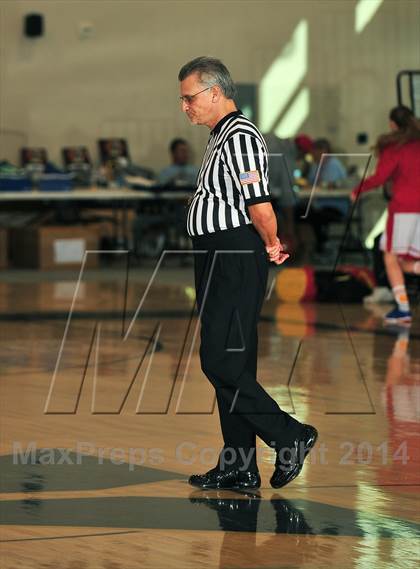 Thumbnail 1 in Shadow Hills vs. Samuel Robertson Canada (MaxPreps Holiday Classic) photogallery.