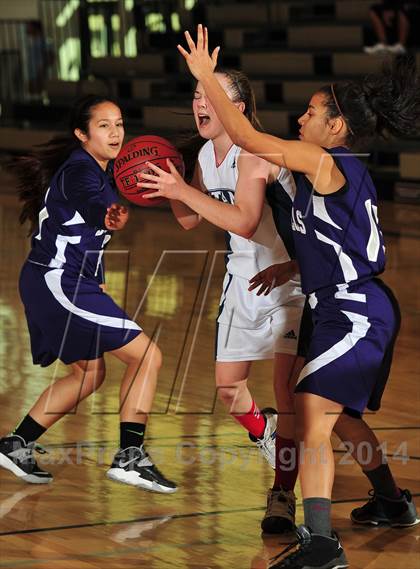 Thumbnail 3 in Shadow Hills vs. Samuel Robertson Canada (MaxPreps Holiday Classic) photogallery.