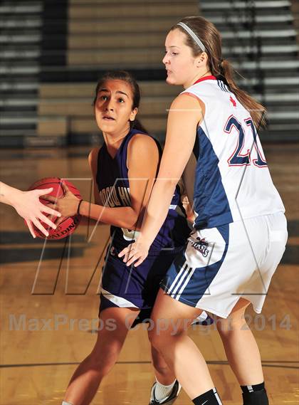Thumbnail 3 in Shadow Hills vs. Samuel Robertson Canada (MaxPreps Holiday Classic) photogallery.