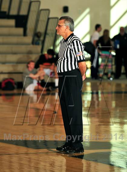 Thumbnail 2 in Shadow Hills vs. Samuel Robertson Canada (MaxPreps Holiday Classic) photogallery.