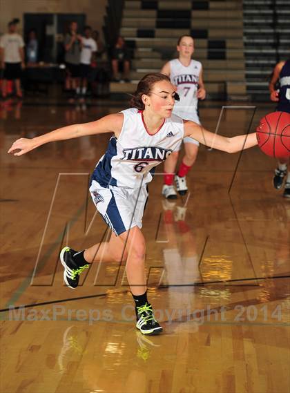 Thumbnail 1 in Shadow Hills vs. Samuel Robertson Canada (MaxPreps Holiday Classic) photogallery.