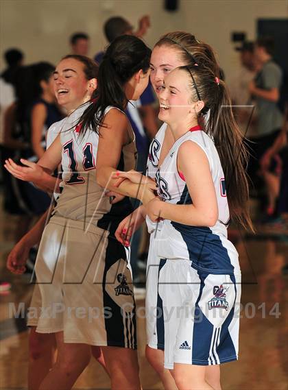 Thumbnail 2 in Shadow Hills vs. Samuel Robertson Canada (MaxPreps Holiday Classic) photogallery.