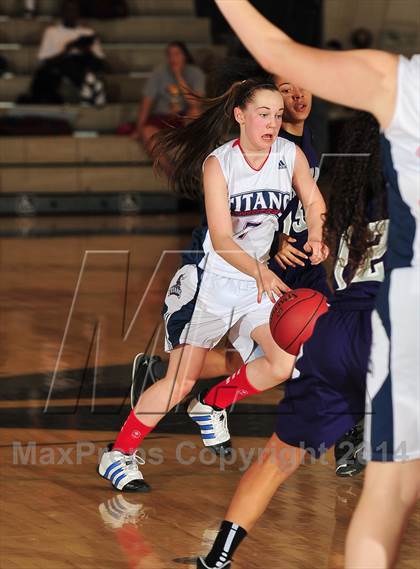 Thumbnail 1 in Shadow Hills vs. Samuel Robertson Canada (MaxPreps Holiday Classic) photogallery.