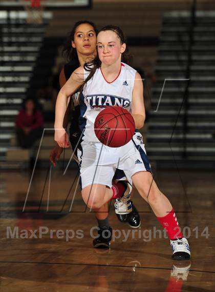 Thumbnail 3 in Shadow Hills vs. Samuel Robertson Canada (MaxPreps Holiday Classic) photogallery.