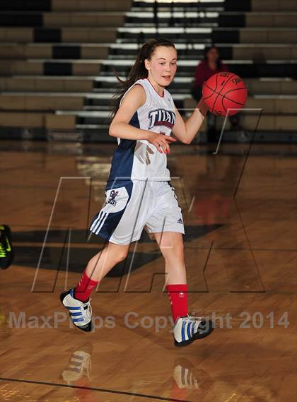 Thumbnail 3 in Shadow Hills vs. Samuel Robertson Canada (MaxPreps Holiday Classic) photogallery.