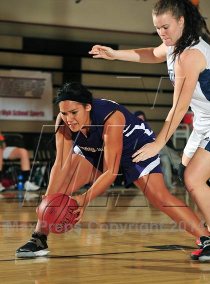 Thumbnail 1 in Shadow Hills vs. Samuel Robertson Canada (MaxPreps Holiday Classic) photogallery.