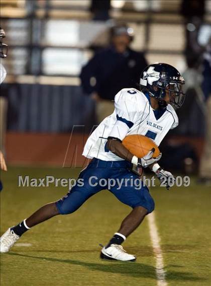 Thumbnail 2 in Paris vs. Argyle (Texas 3A D2 Bi-District Playoffs) photogallery.