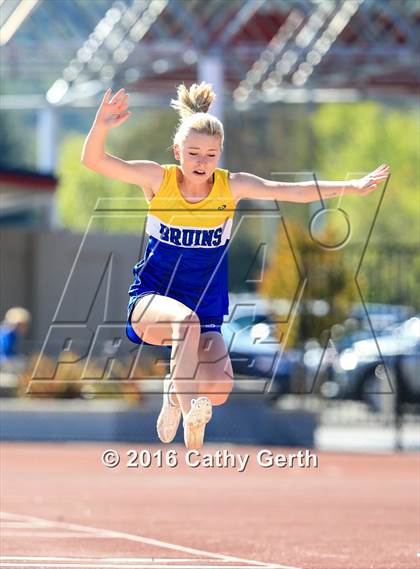 Thumbnail 2 in Santa Clara vs Saratoga (Duel Track Meet) photogallery.
