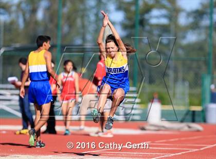 Thumbnail 2 in Santa Clara vs Saratoga (Duel Track Meet) photogallery.