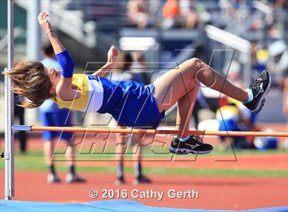 Thumbnail 2 in Santa Clara vs Saratoga (Duel Track Meet) photogallery.