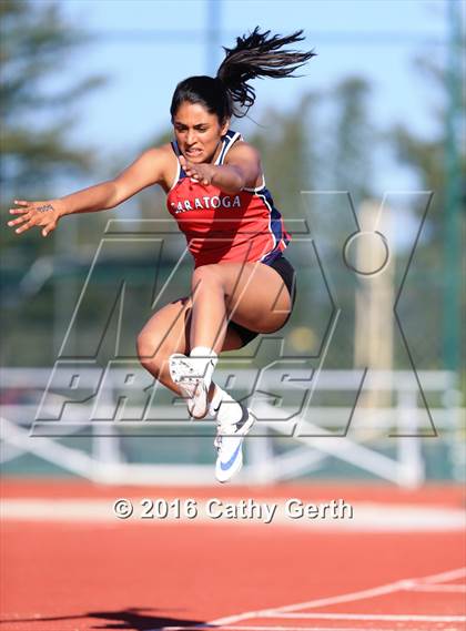 Thumbnail 2 in Santa Clara vs Saratoga (Duel Track Meet) photogallery.