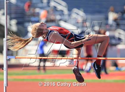 Thumbnail 3 in Santa Clara vs Saratoga (Duel Track Meet) photogallery.