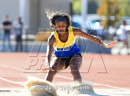 Thumbnail 2 in Santa Clara vs Saratoga (Duel Track Meet) photogallery.
