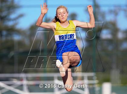 Thumbnail 2 in Santa Clara vs Saratoga (Duel Track Meet) photogallery.