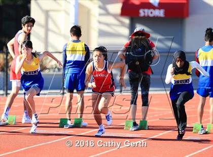 Thumbnail 3 in Santa Clara vs Saratoga (Duel Track Meet) photogallery.