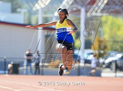 Thumbnail 1 in Santa Clara vs Saratoga (Duel Track Meet) photogallery.