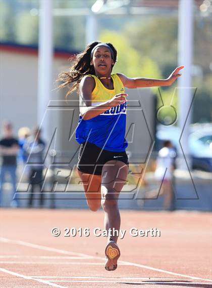Thumbnail 3 in Santa Clara vs Saratoga (Duel Track Meet) photogallery.