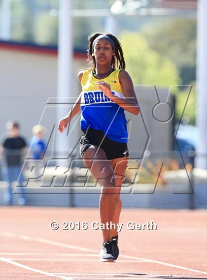 Thumbnail 3 in Santa Clara vs Saratoga (Duel Track Meet) photogallery.