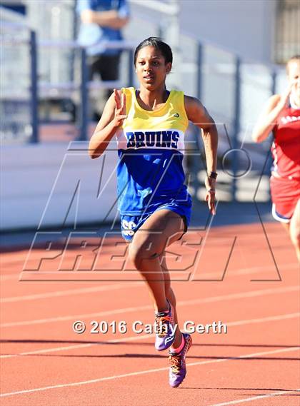 Thumbnail 3 in Santa Clara vs Saratoga (Duel Track Meet) photogallery.