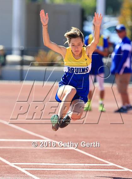 Thumbnail 2 in Santa Clara vs Saratoga (Duel Track Meet) photogallery.