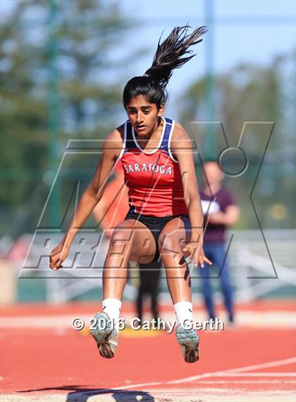 Thumbnail 1 in Santa Clara vs Saratoga (Duel Track Meet) photogallery.