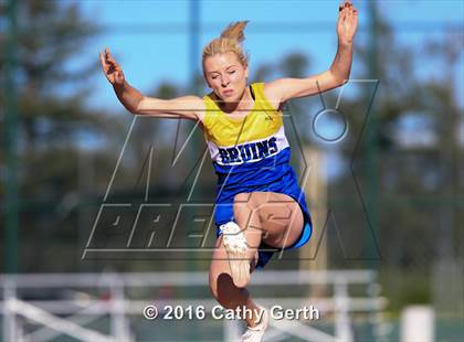 Thumbnail 3 in Santa Clara vs Saratoga (Duel Track Meet) photogallery.