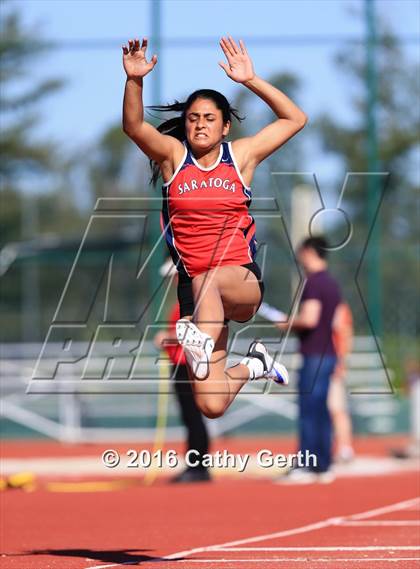 Thumbnail 2 in Santa Clara vs Saratoga (Duel Track Meet) photogallery.