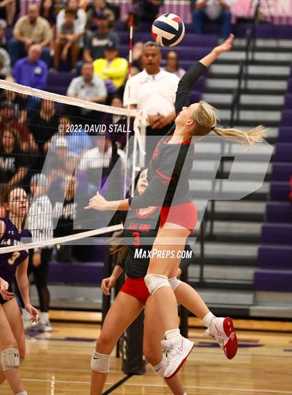 Thumbnail 3 in La Grange vs Salado (UIL 4A Area Playoff) photogallery.