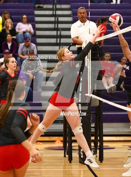 Thumbnail 2 in La Grange vs Salado (UIL 4A Area Playoff) photogallery.