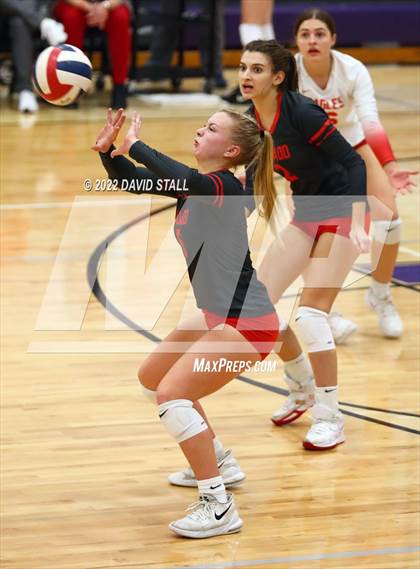 Thumbnail 2 in La Grange vs Salado (UIL 4A Area Playoff) photogallery.