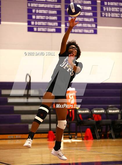 Thumbnail 3 in La Grange vs Salado (UIL 4A Area Playoff) photogallery.
