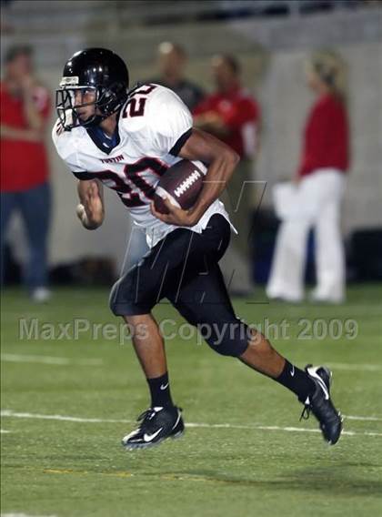 Thumbnail 1 in Tustin vs. Lutheran photogallery.