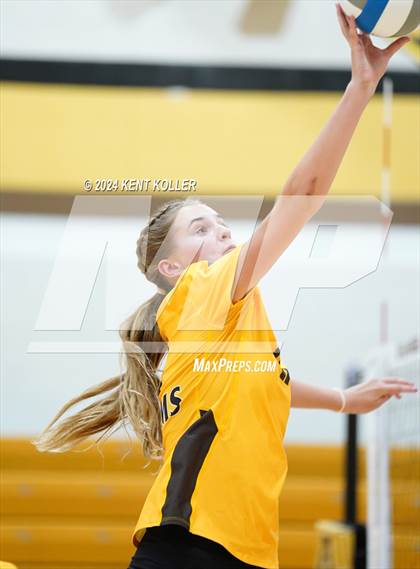 Thumbnail 3 in Walled Lake Northern @ Adams photogallery.