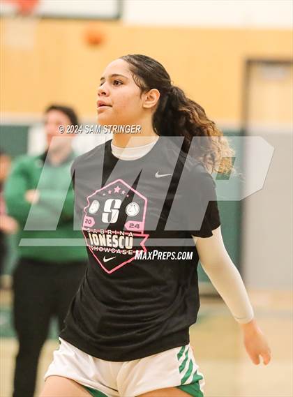 Thumbnail 2 in St. Mary's vs. Pinewood (Ionescu Showcase) photogallery.