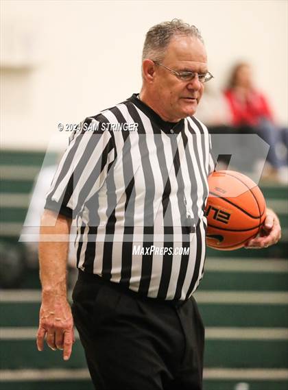 Thumbnail 3 in St. Mary's vs. Pinewood (Ionescu Showcase) photogallery.