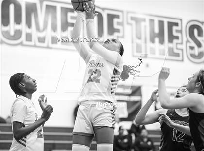 Thumbnail 3 in St. Mary's vs. Pinewood (Ionescu Showcase) photogallery.