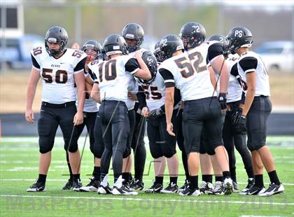 Thumbnail 2 in Gainesville vs. Gladewater (UIL 3A Regional Semifinal) photogallery.