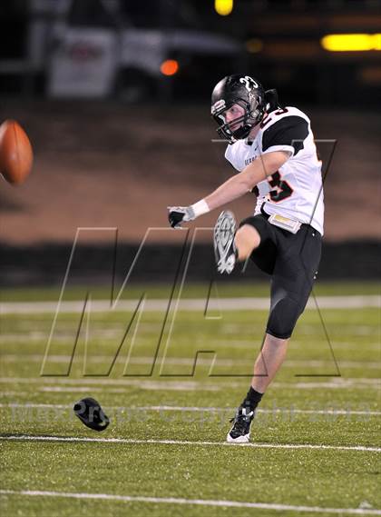 Thumbnail 1 in Gainesville vs. Gladewater (UIL 3A Regional Semifinal) photogallery.