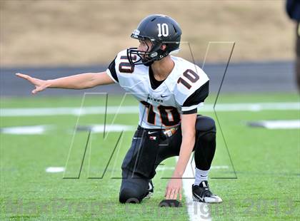 Thumbnail 3 in Gainesville vs. Gladewater (UIL 3A Regional Semifinal) photogallery.