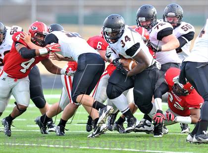Thumbnail 2 in Gainesville vs. Gladewater (UIL 3A Regional Semifinal) photogallery.