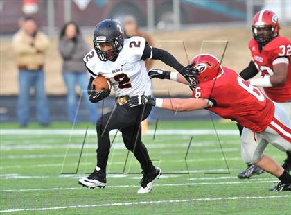 Thumbnail 3 in Gainesville vs. Gladewater (UIL 3A Regional Semifinal) photogallery.
