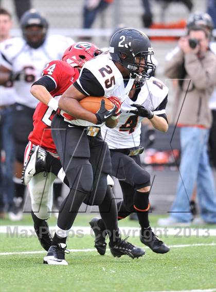 Thumbnail 2 in Gainesville vs. Gladewater (UIL 3A Regional Semifinal) photogallery.