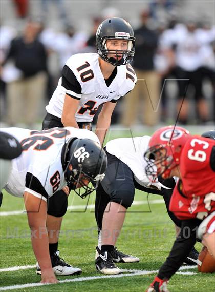 Thumbnail 3 in Gainesville vs. Gladewater (UIL 3A Regional Semifinal) photogallery.
