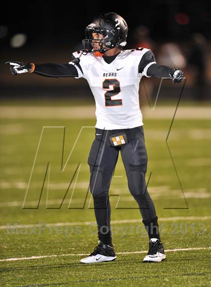 Thumbnail 3 in Gainesville vs. Gladewater (UIL 3A Regional Semifinal) photogallery.