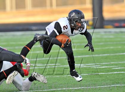 Thumbnail 3 in Gainesville vs. Gladewater (UIL 3A Regional Semifinal) photogallery.