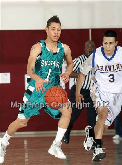 Thumbnail 1 in Sultana vs. Brawley (MaxPreps Holiday Classic) photogallery.